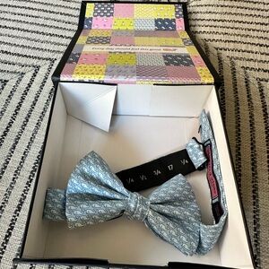 Boys Vineyard Vines Bow tie - EUC